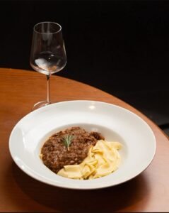 Ragu de ossobuco com papardelle feito na casa