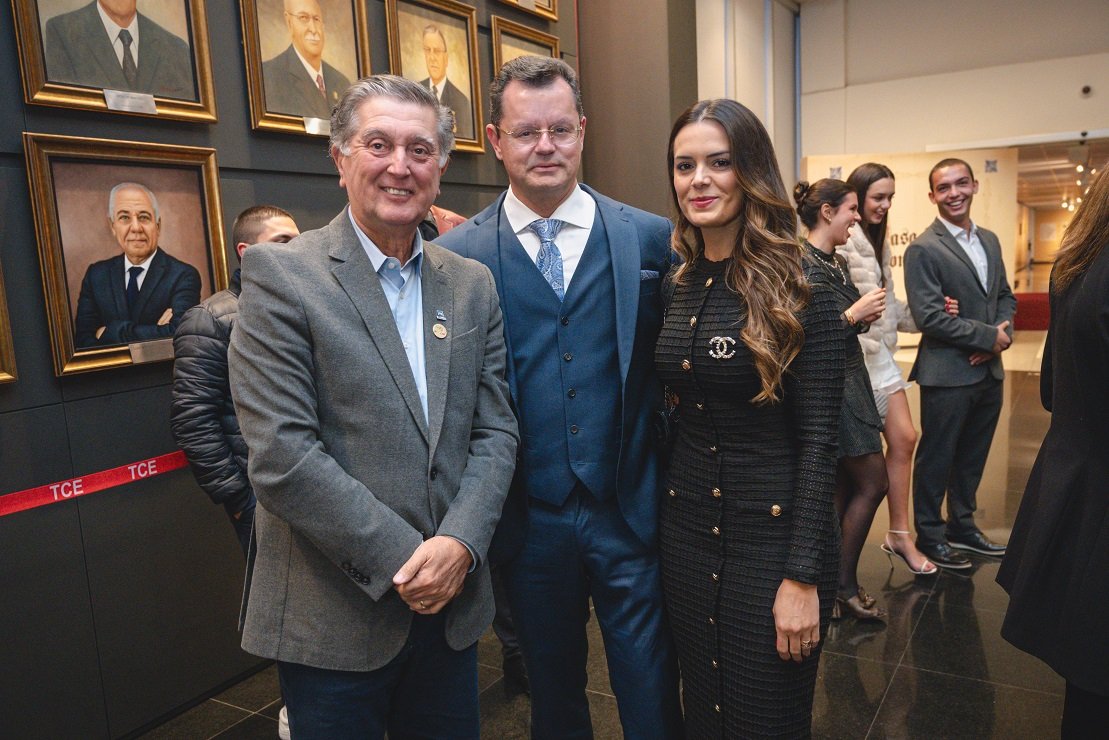 Prefeito de Florianopolis Topazio Neto prestigiou sessao solene na qual Gastao Filho foi condecorado foto TCE SC