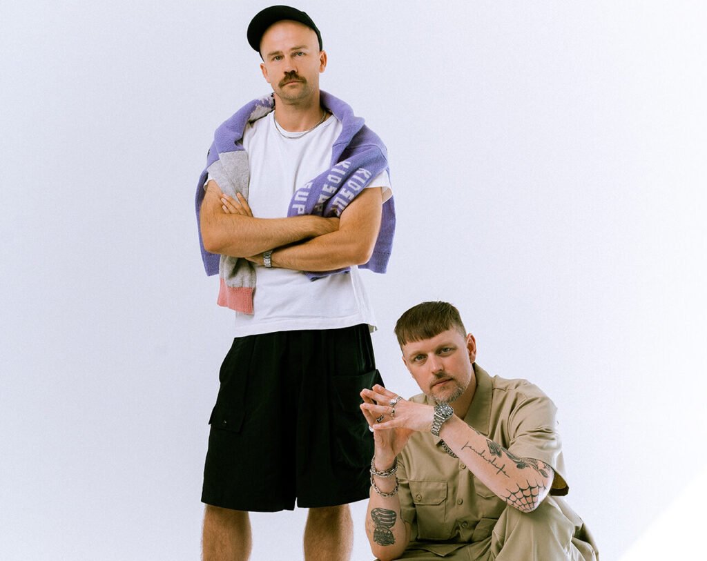 2. Adana Twins Acervo Surreal por Philipp Gladsome e1751921588685