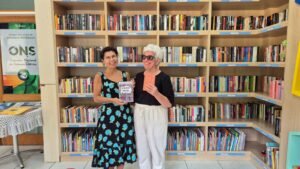 Ana Lavratti e Marcilene Ghisi na Biblioteca da ACIC. FOTO DIVULGACAO