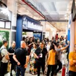 Corredores lotados para conferir as novidades na feira de negocios