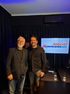 Reunidos apos a gravacao Jailson de Sa a esquerda e Davi Paes e Lima Foto Ricardo Verka